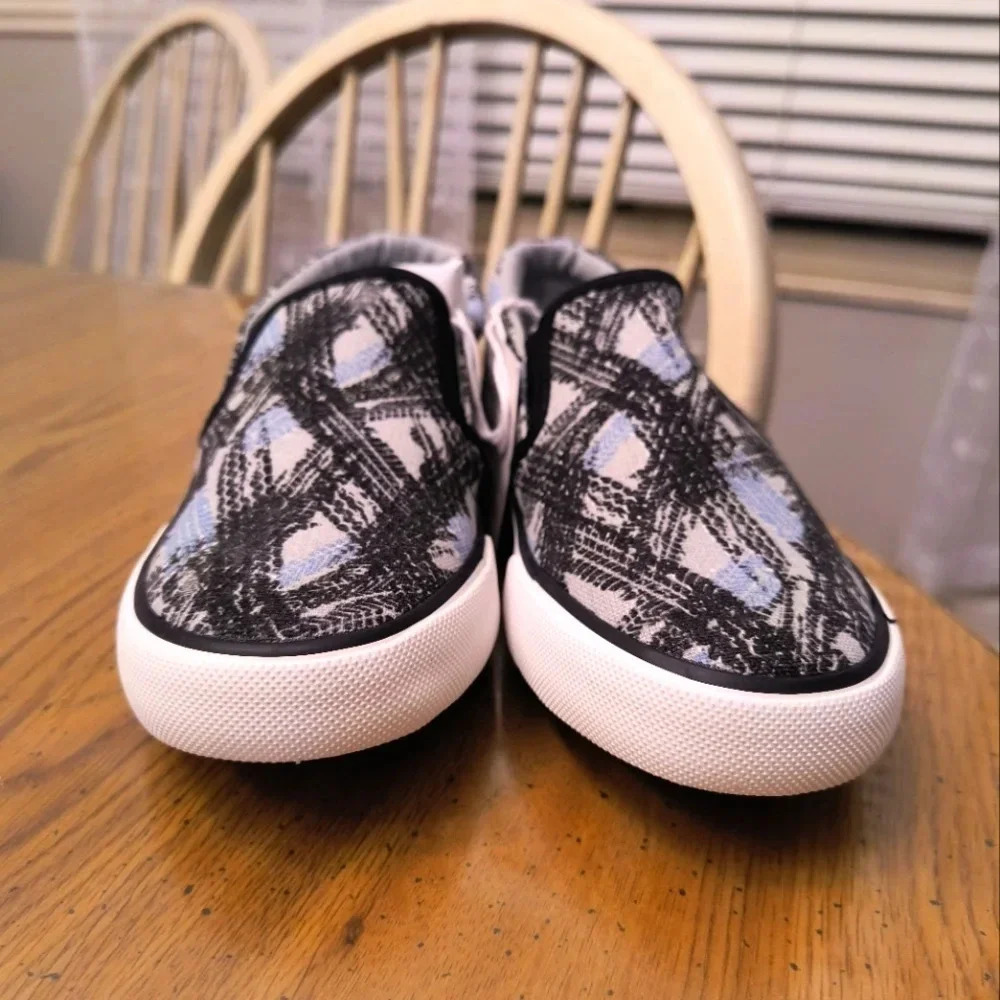 Slip on blue white black new boys size 2 3 athletic casual shoe tennis fashion